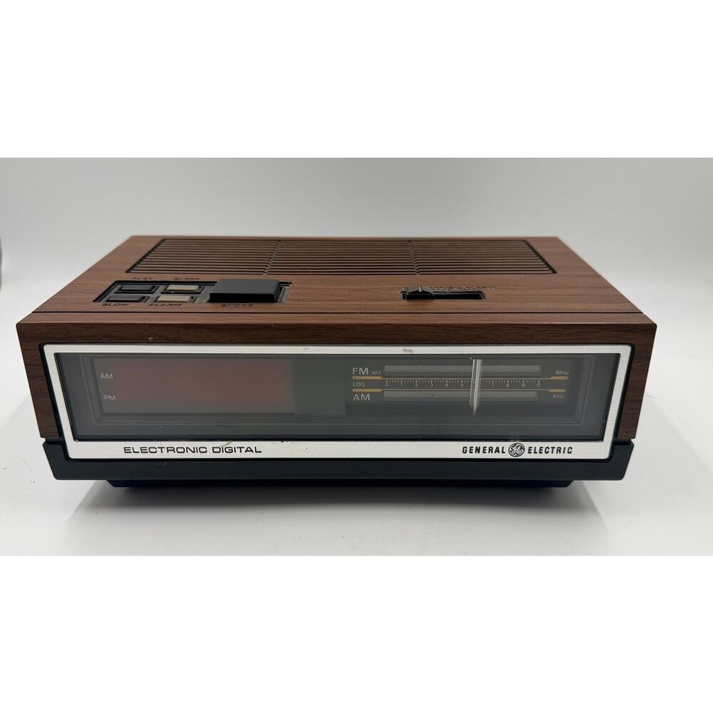 Vintage GE 7-4640A FM/AM Electronic Digital Alarm Clock Radio Woodgrain WORKS